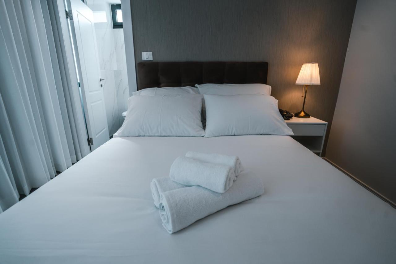 Unique Hotel Ashdod Esterno foto