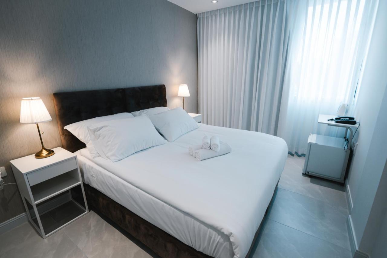 Unique Hotel Ashdod Esterno foto