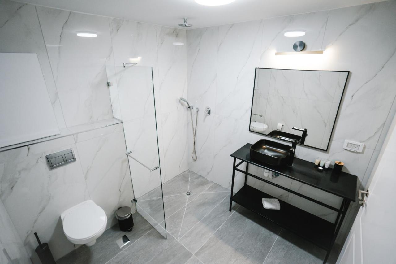 Unique Hotel Ashdod Esterno foto