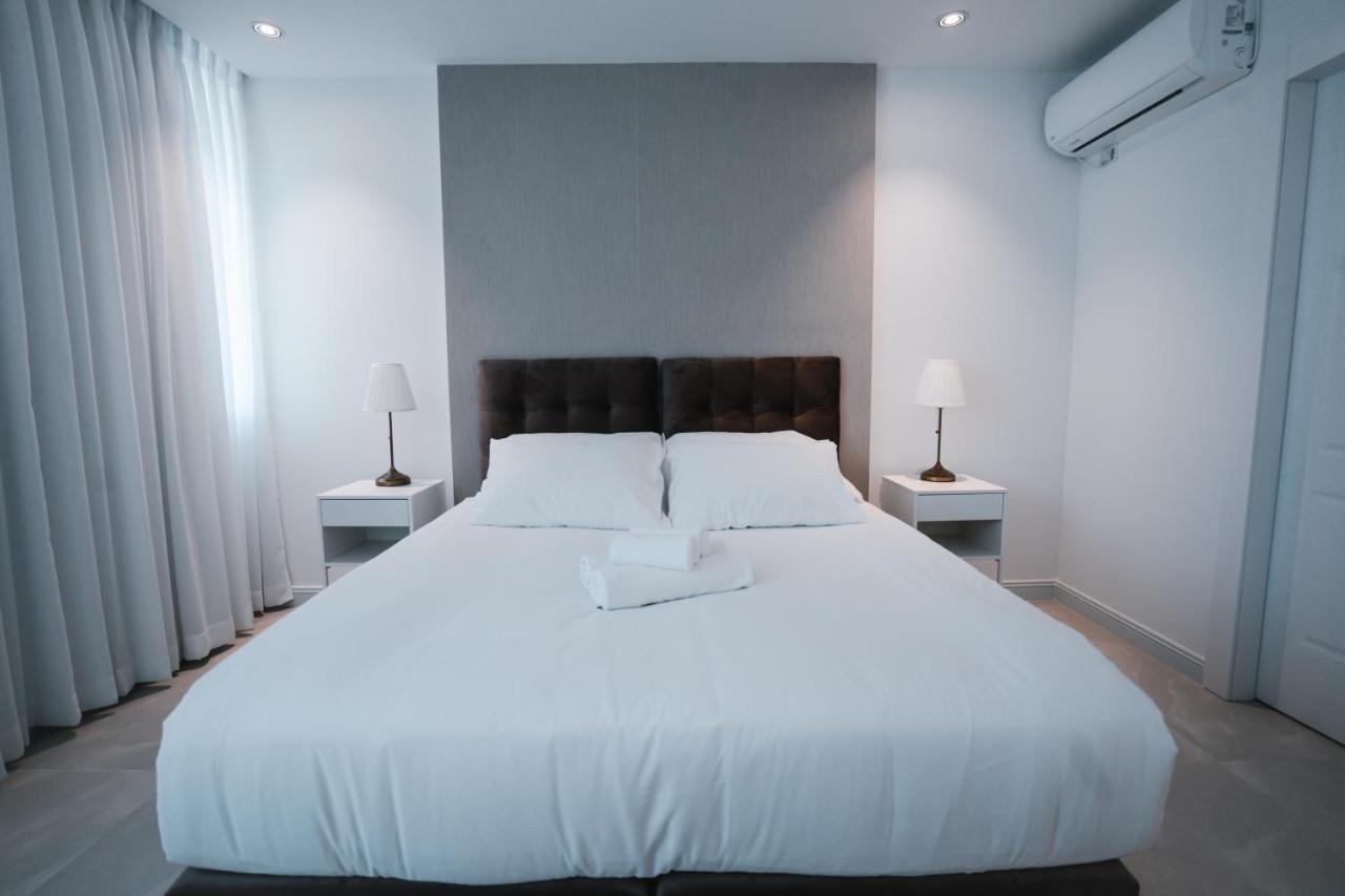 Unique Hotel Ashdod Esterno foto